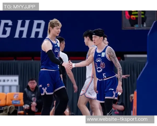 新疆队与广厦队激战正酣谁能在这场对决中笑到最后